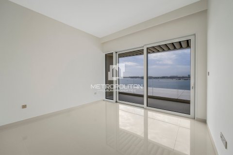 Квартира с 2 спальнями в EMAAR Beachfront, ОАЭ №78101 9