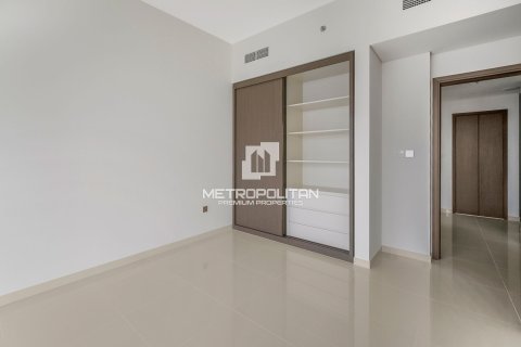 Квартира с 2 спальнями в EMAAR Beachfront, ОАЭ №78101 8
