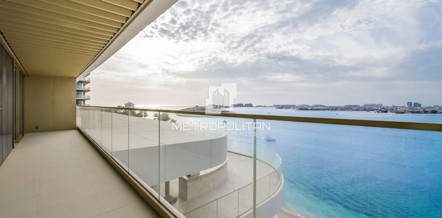 Квартира с 2 спальнями в EMAAR Beachfront, ОАЭ №78101