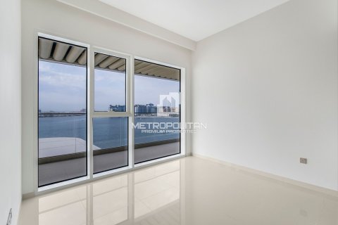 Квартира с 2 спальнями в EMAAR Beachfront, ОАЭ №78101 7