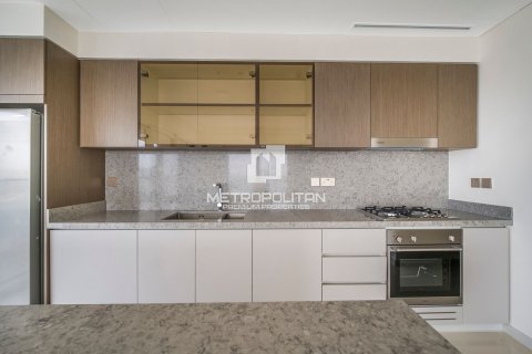 Квартира с 2 спальнями в EMAAR Beachfront, ОАЭ №78101 6