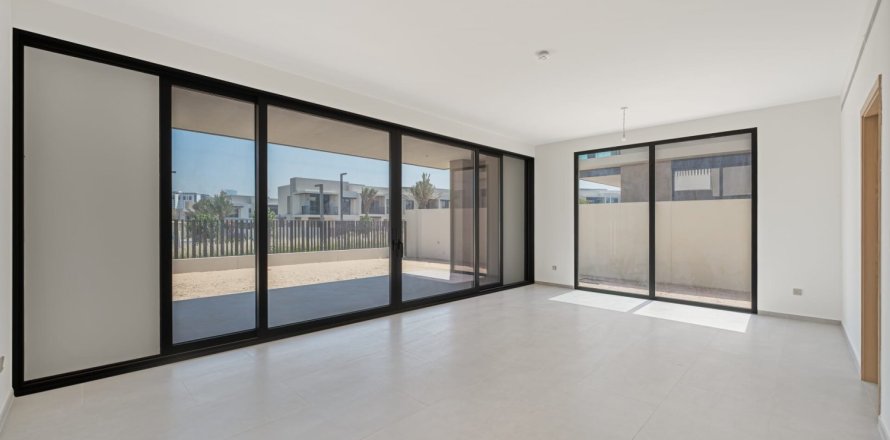 4 bedrooms Villa in Jebel Ali, UAE No. 167274