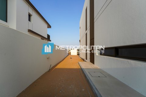 Вилла с 5 спальнями в Абу-Даби, ОАЭ №143059 30