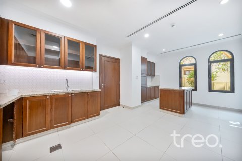 Villa de 4 dormitorios en Rasha, UAE No. 206175 8