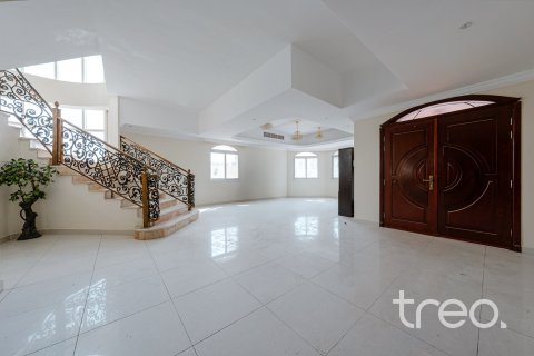 Villa de 4 dormitorios en Dubai, UAE No. 206179