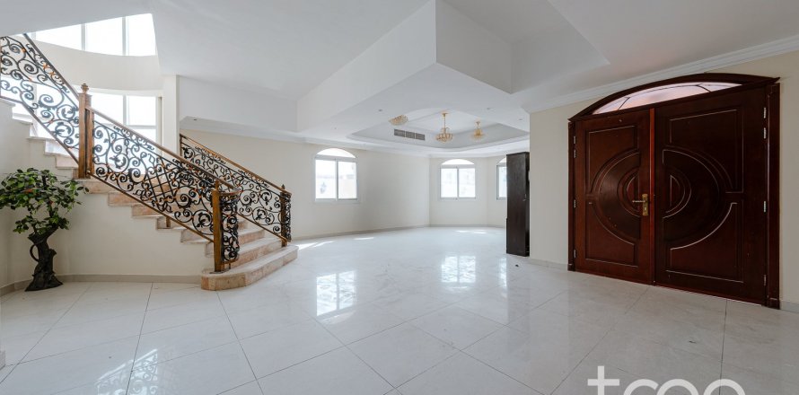 Villa de 4 dormitorios en Dubai, UAE No. 206179