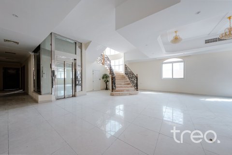 Villa de 4 dormitorios en Dubai, UAE No. 206179 3