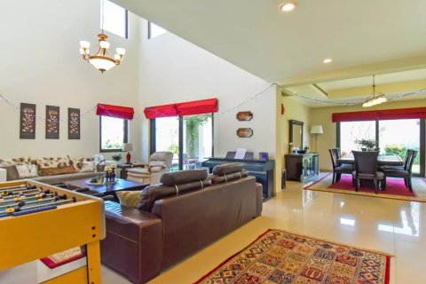 Villa de 5 dormitorios en Rasha, UAE No. 76373 10