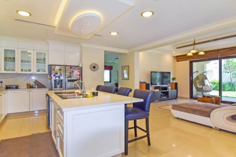 Villa de 5 dormitorios en Rasha, UAE No. 76373 11