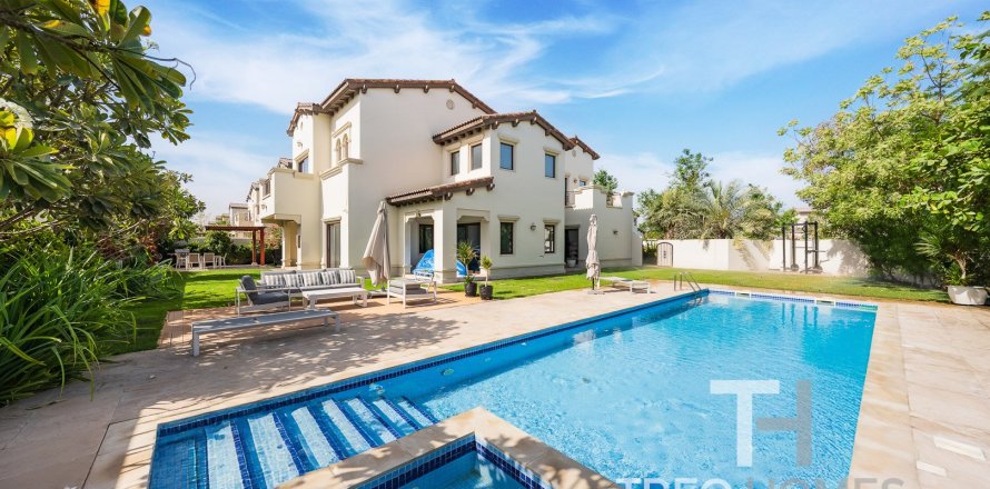 Villa de 5 dormitorios en Rasha, UAE No. 76373