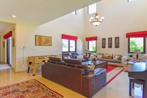 Villa de 5 dormitorios en Rasha, UAE No. 76373 8