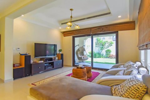 Villa de 5 dormitorios en Rasha, UAE No. 76373 13