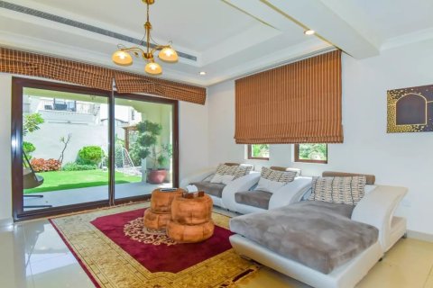 Villa de 5 dormitorios en Rasha, UAE No. 76373 4