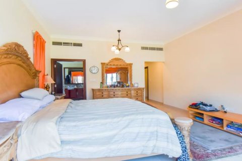 Villa de 5 dormitorios en Rasha, UAE No. 76373 20