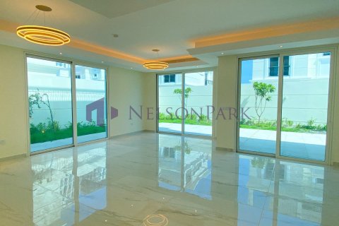 6 bedrooms Villa in Doha, Qatar No. 58585 5