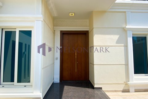 6 bedrooms Villa in Doha, Qatar No. 58585 1
