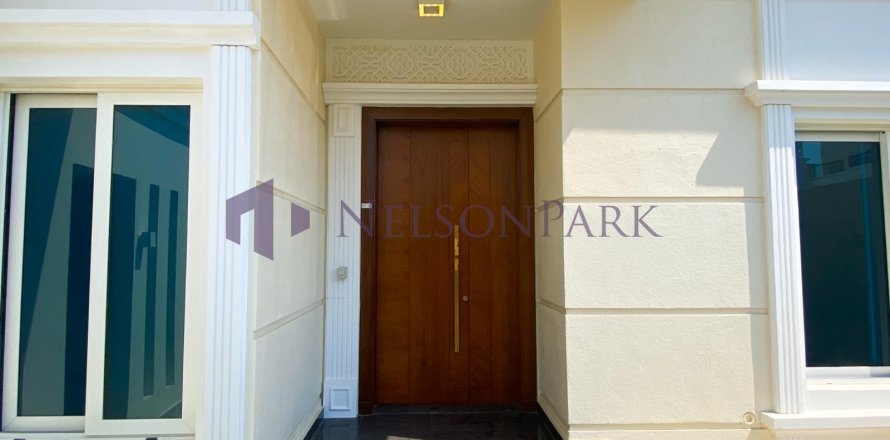 6 bedrooms Villa in Doha, Qatar No. 58585
