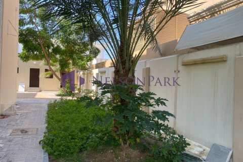 7 bedrooms Villa in Doha, Qatar No. 58580 13