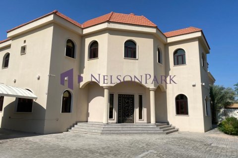 7 bedrooms Villa in Doha, Qatar No. 58580 2