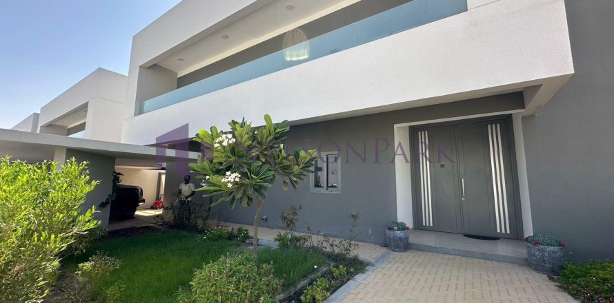5 bedrooms Villa in Doha, Qatar No. 58582