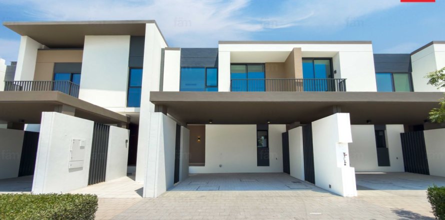 3 bedrooms Townhouse in Dubai, UAE No. 165281