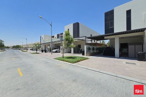 3 bedrooms Townhouse in Dubai, UAE No. 165278 9