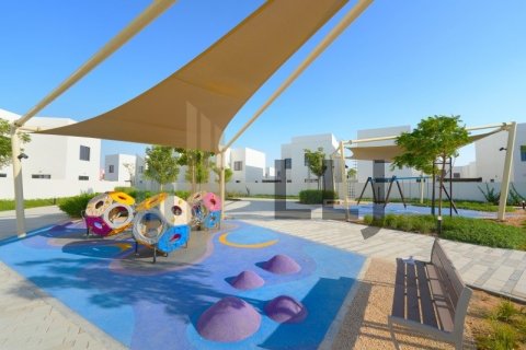 Villa de 3 dormitorios en  Yas Island, UAE No. 38530 10