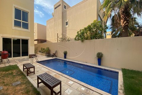 Villa de 5 dormitorios en Al Raha Gardens, UAE No. 90317 9
