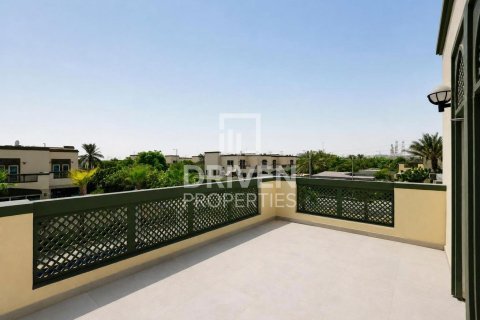Вилла с 4 спальнями в Jumeirah Park, ОАЭ №209983 24