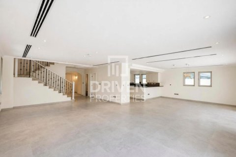 Вилла с 4 спальнями в Jumeirah Park, ОАЭ №209983