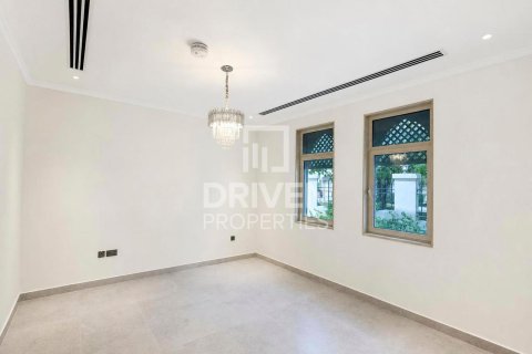 Вилла с 4 спальнями в Jumeirah Park, ОАЭ №209983 4