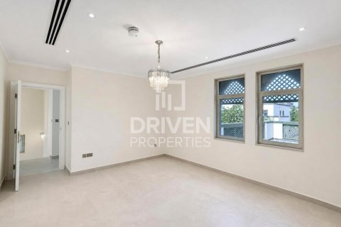 Вилла с 4 спальнями в Jumeirah Park, ОАЭ №209983 9
