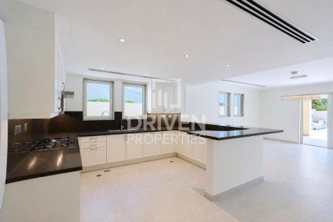 Вилла с 4 спальнями в Jumeirah Park, ОАЭ №209983 16