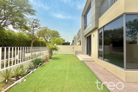 Villa de 4 dormitorios en Dubai Hills Estate, UAE No. 173983 3