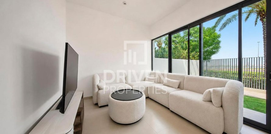 Townhouse de 3 dormitorios en Sun, UAE No. 202734
