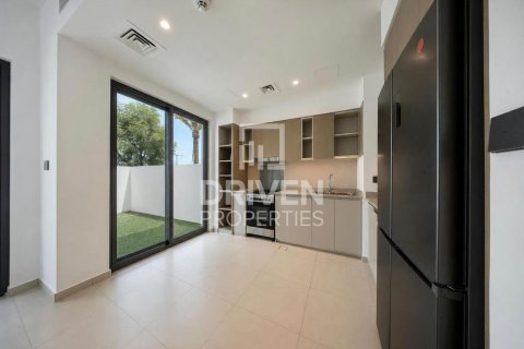 Townhouse de 3 dormitorios en Sun, UAE No. 202734 4