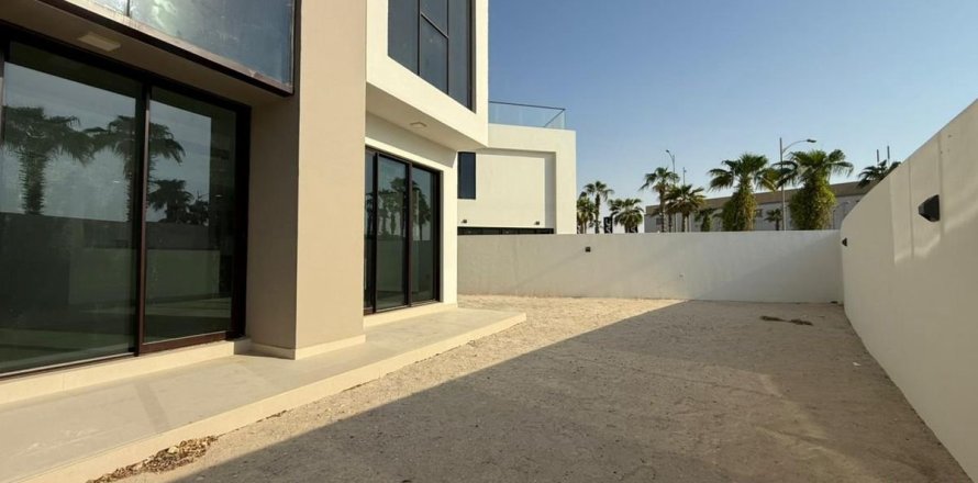 5 bedrooms Townhouse in Dubai, UAE No. 142490