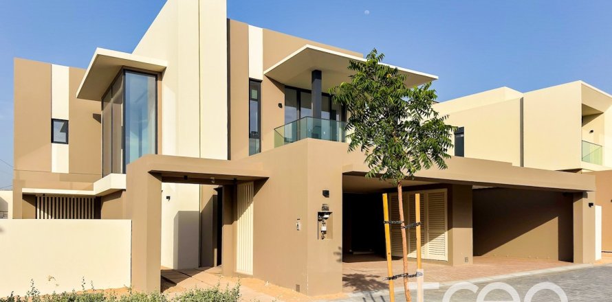 Villa de 4 chambres à Dubai, UAE No. 186620