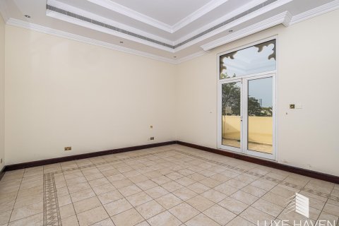 6 bedrooms Villa in Emirates Hills, UAE No. 14807 19