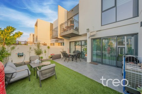 3 bedrooms Villa in Dubai, UAE No. 183179