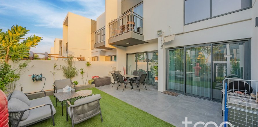 3 bedrooms Villa in Dubai, UAE No. 183179