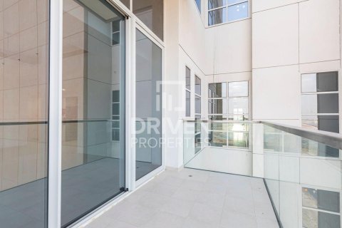 2 bedrooms Apartment in Dubai, UAE No. 193663 17