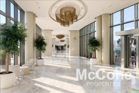 Apartment de 3 dormitorios en 5242, UAE No. 74795 15