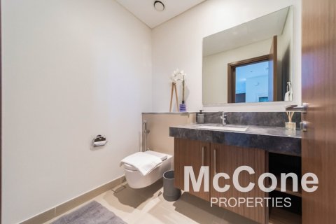 Apartment de 3 dormitorios en 5242, UAE No. 74795 11