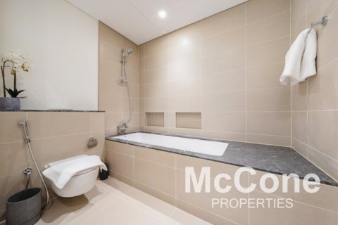 Apartment de 3 dormitorios en 5242, UAE No. 74795 10