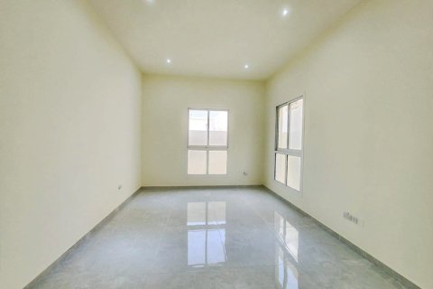 7 bedrooms Villa in Abu Dhabi, UAE No. 10537 9