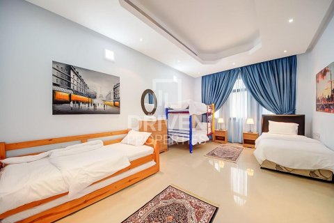 1723.72m² Villa in Sector E, UAE No. 192157 16