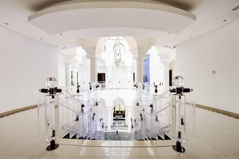 1723.72m² Villa in Sector E, UAE No. 192157 4