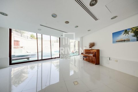 1723.72m² Villa in Sector E, UAE No. 192157 11