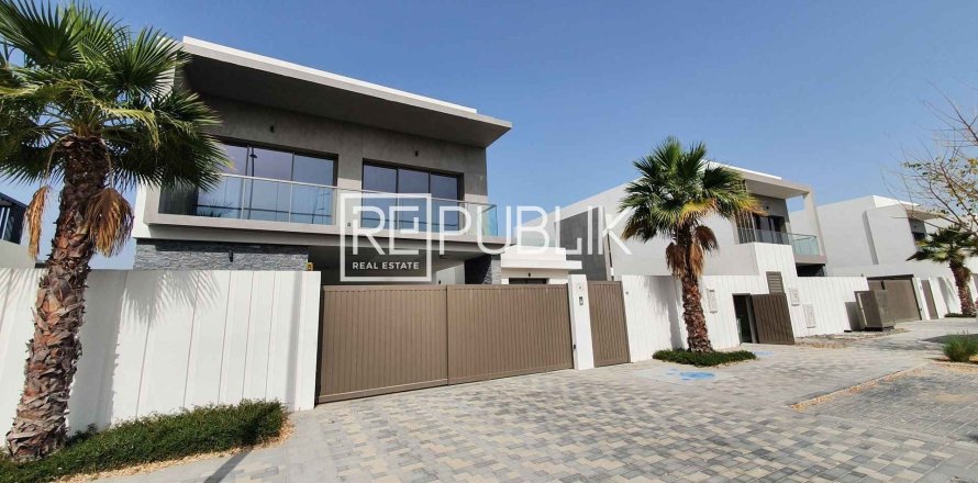 Villa de 4 dormitorios en THE REDWOODS Yas Island, UAE No. 96640